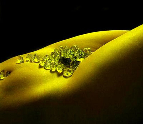 Jewellery, the symbolic objects that identify us. Part 1