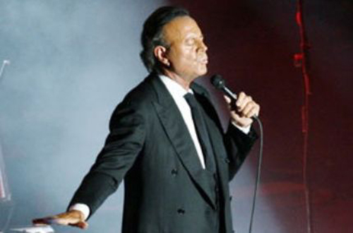 Julio Iglesias in Barcelona, I love you I hate you