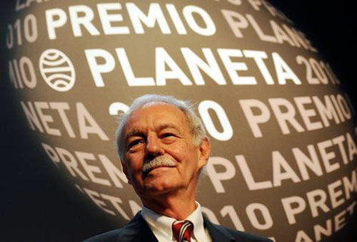Planeta award goes to Eduardo Mendoza Planeta award goes to Eduardo Mendoza