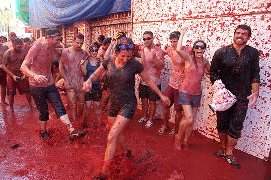 Take a bath in ‘Tomatina’ juice in 2013