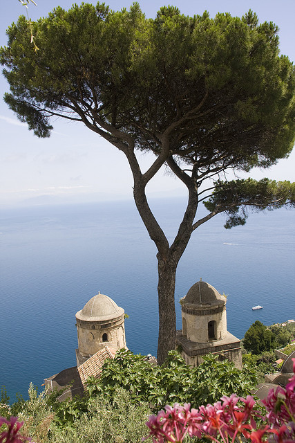 A Walk through the Glamorous Amalfi Coast (Italy) A Walk through the Glamorous Amalfi Coast (Italy)
